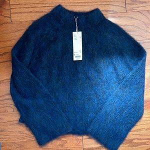 Uniqlo sweater